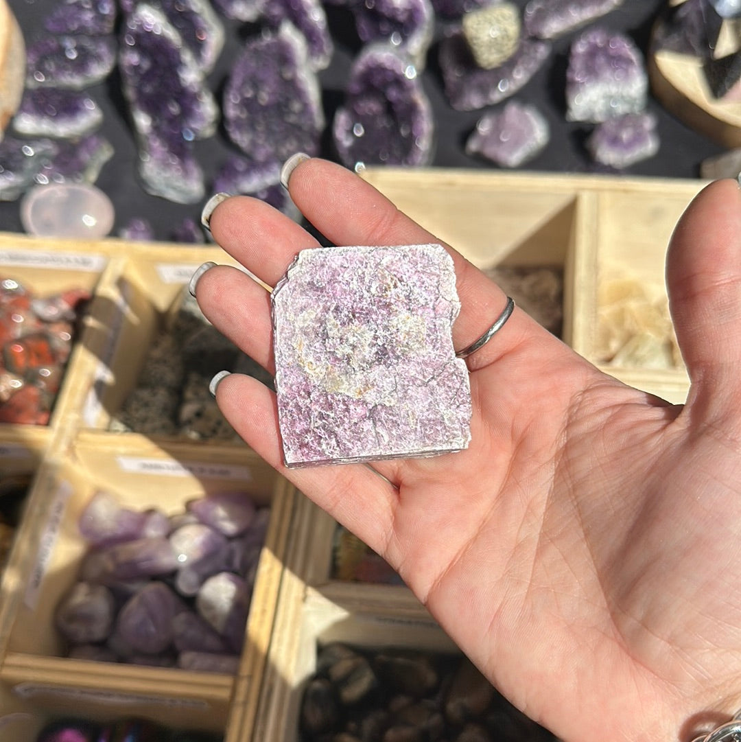 Lepidolite a fette