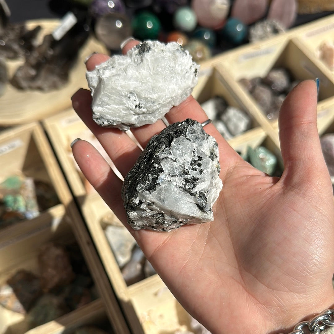 Labradorite bianca grezza
