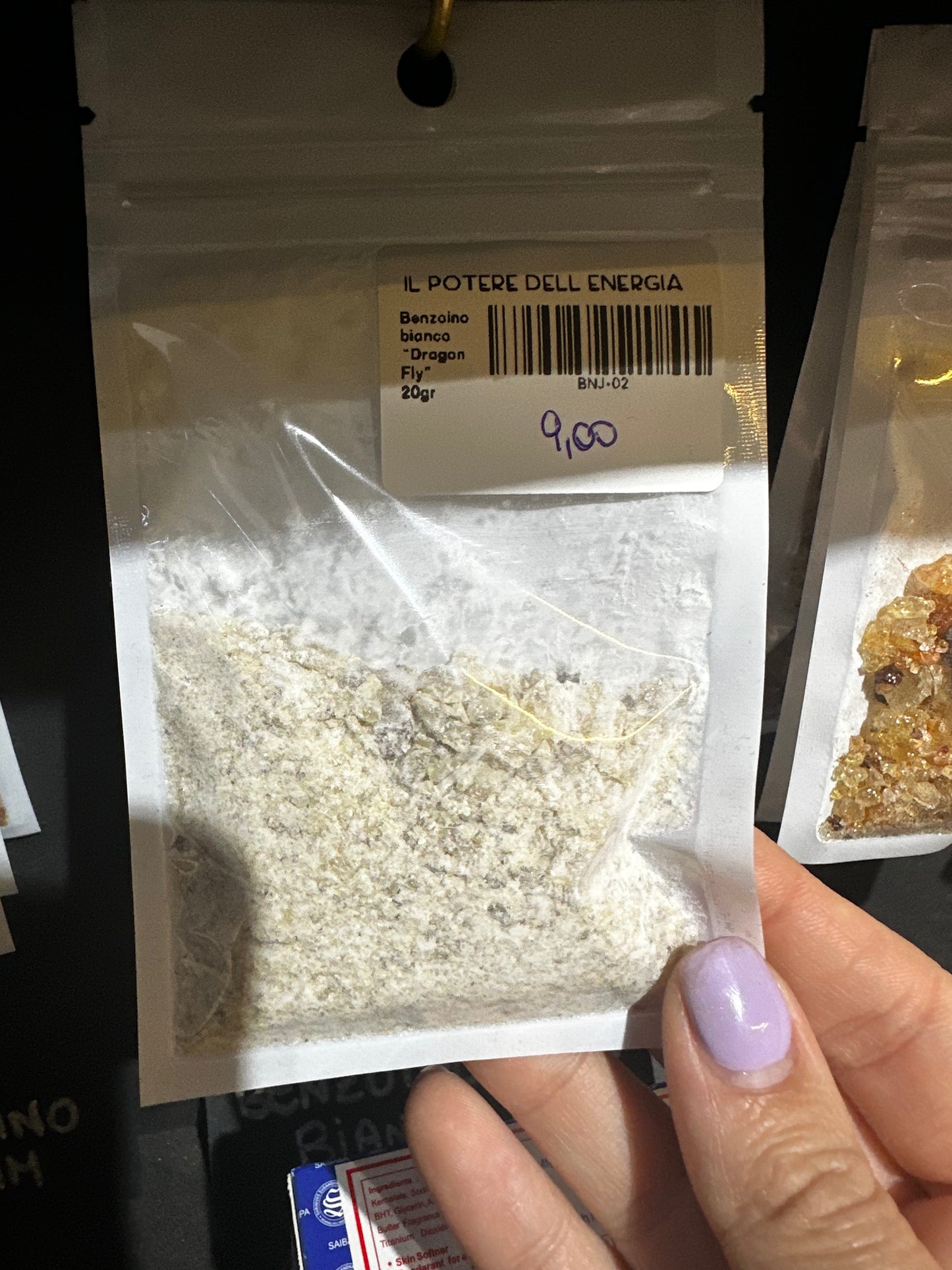 Benzoino Bianco “Dragon Fly”