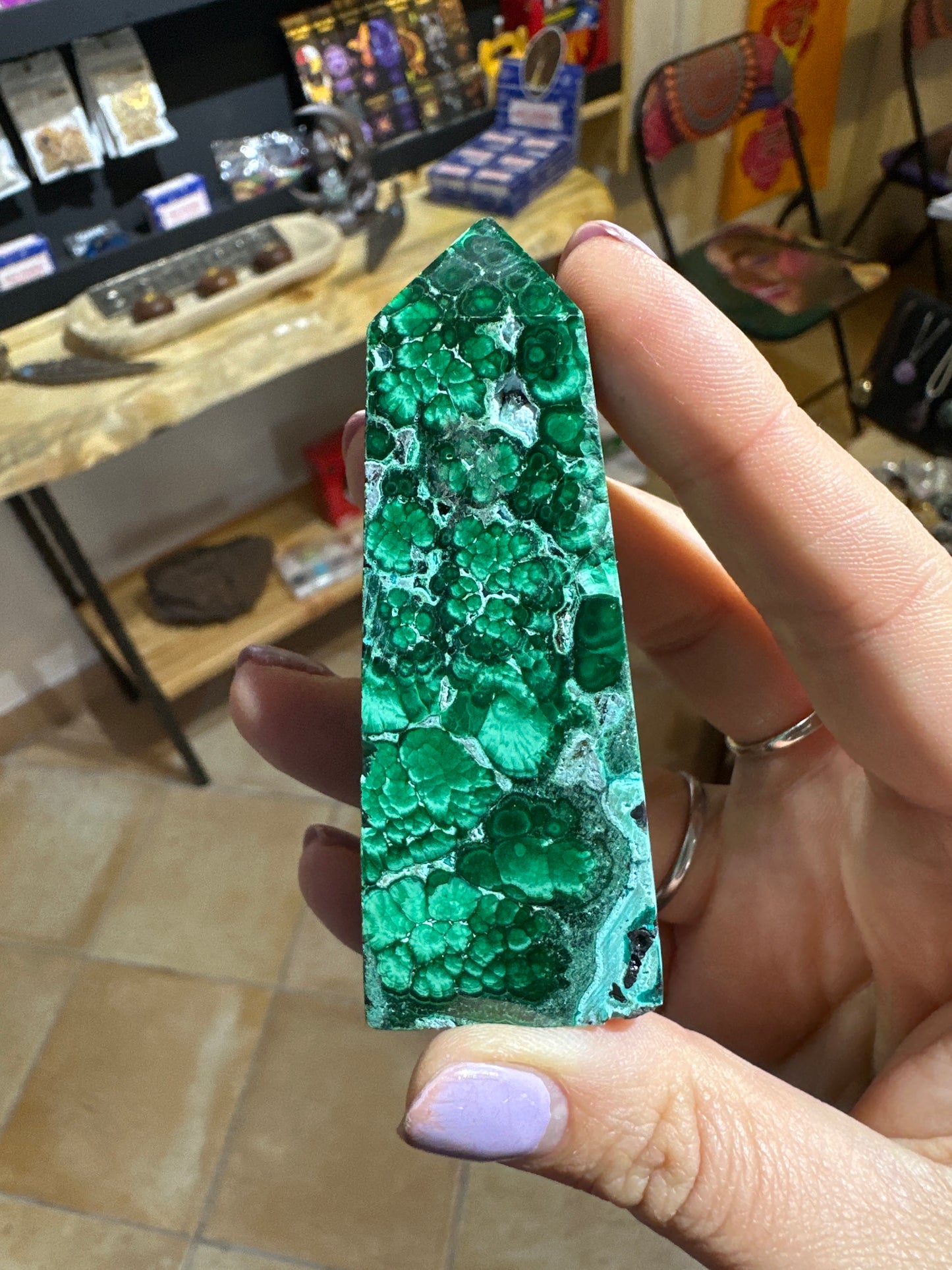 Torre di malachite con inclusione di Crisocolla levigata