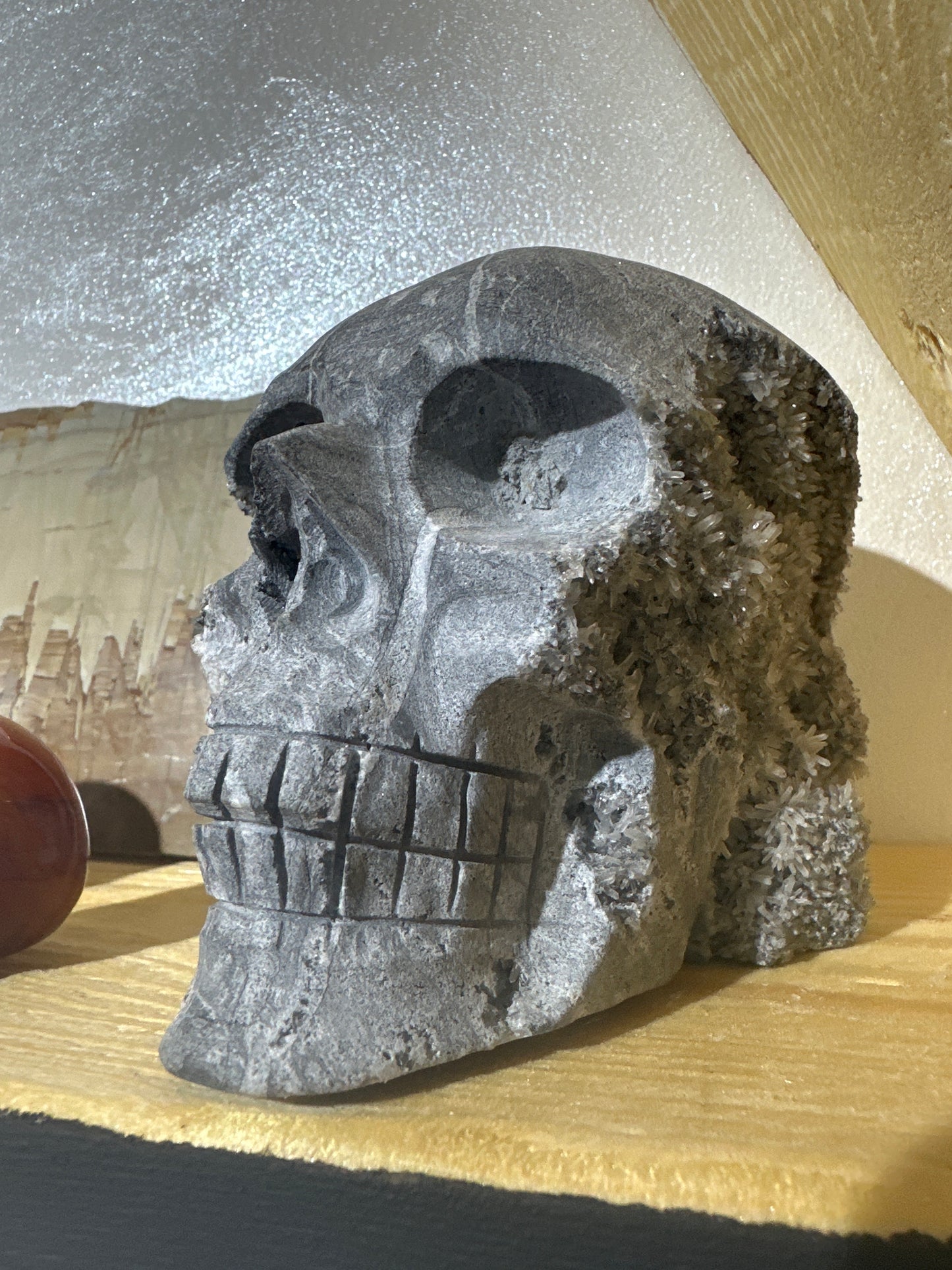 Teschio in quarzo, calcedonio e calcopirite