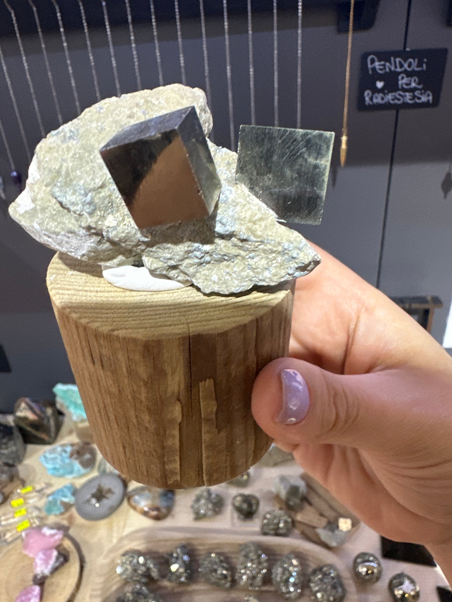 Pirite cubica in matrice