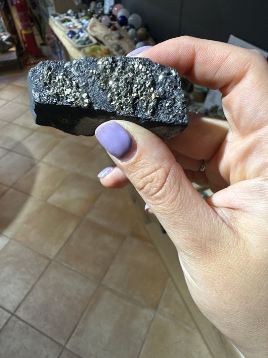Pezzi di Shungite grezza con Pirite