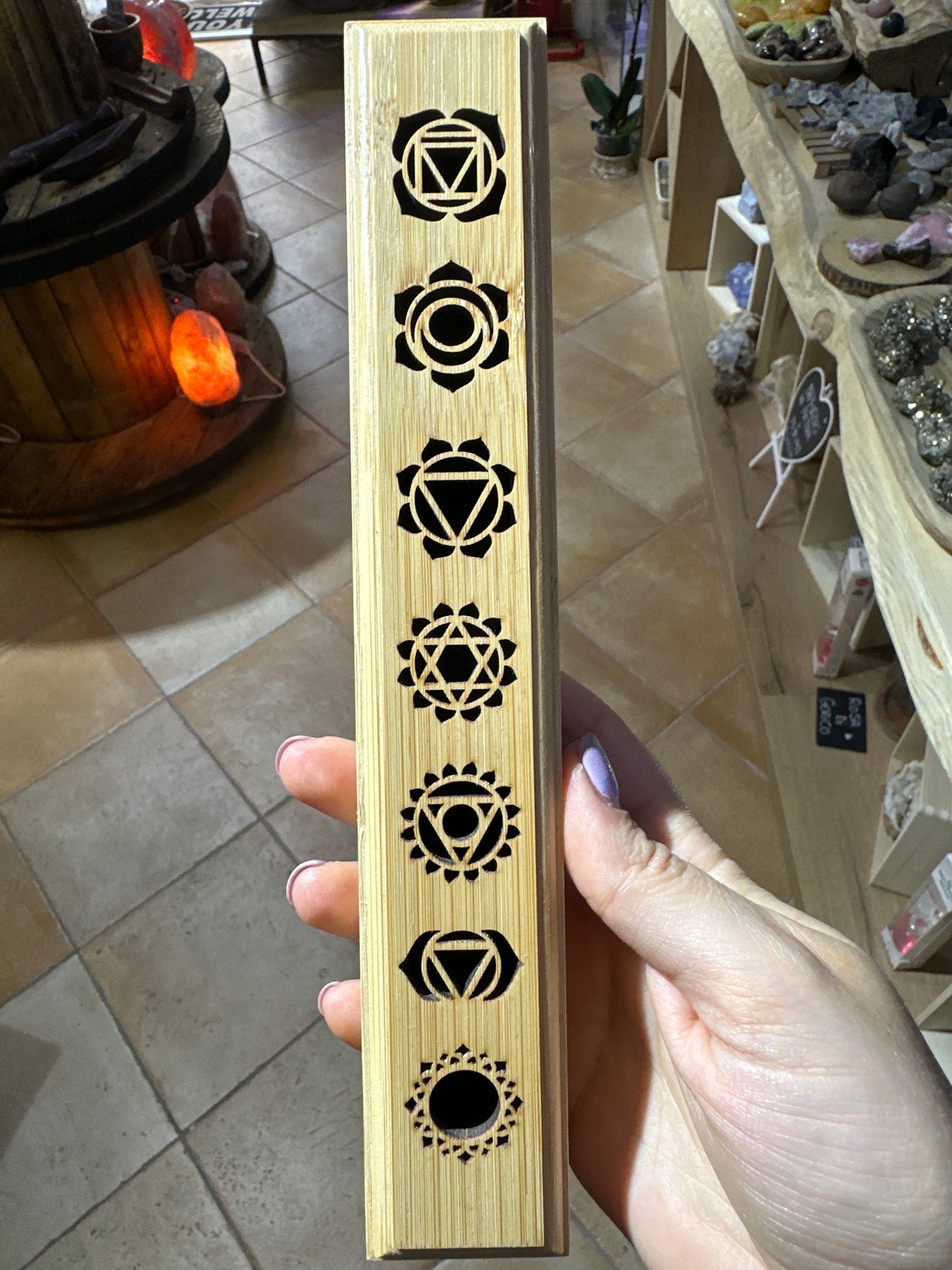 Scatola di legno con magnete, 7 chakra