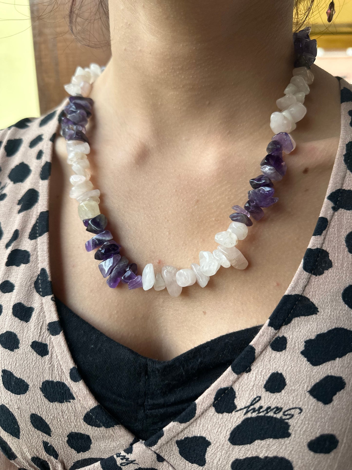 Collana con chips grandi di quarzo rosa e ametista