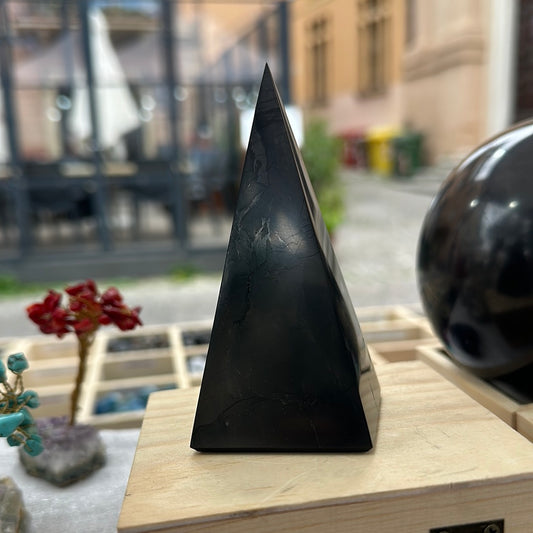 Piramide di shungite