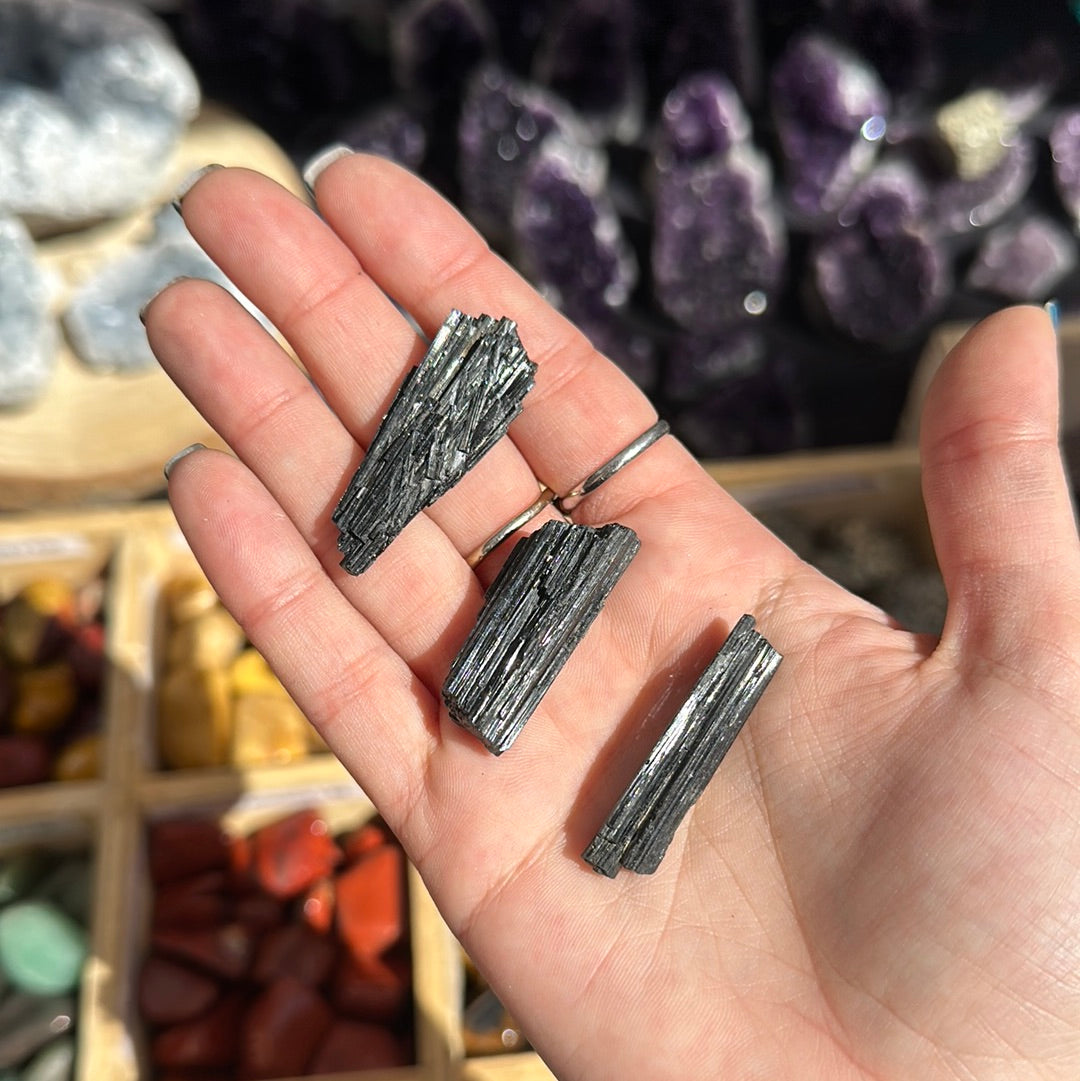 Tormalina nera grezza