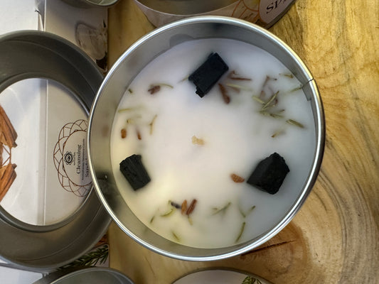 Candela con cera di soia “Cleansing” con Sandalwood e Tormalina nera grezza.